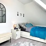 شقة Chic & Cozy 2 Bedroom In Bielefeld, 64 M2 *