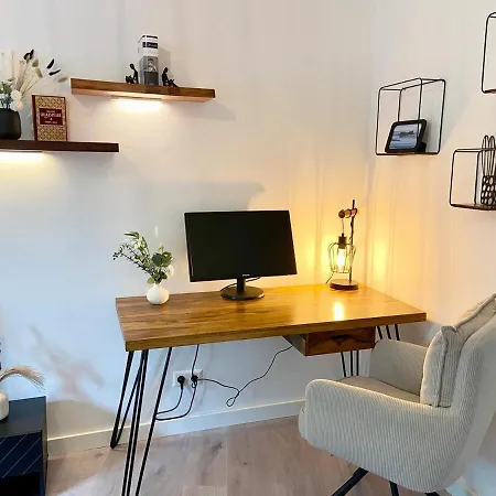 شقة Chic & Cozy 2 Bedroom In Bielefeld, 64 M2 بيليفيلد